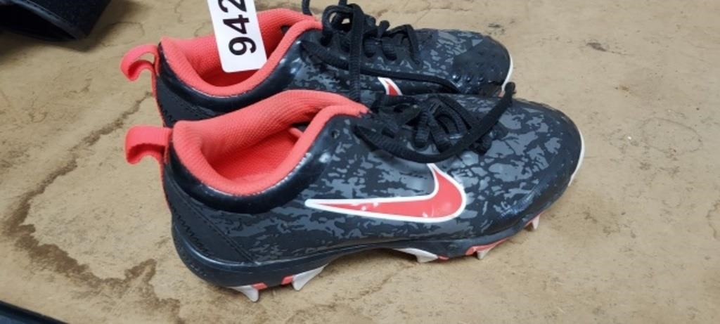 NIKE CLEATS SIZE 1YOUTH