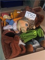 Box of puppets and  toys including Miss Piggy