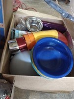 Large lot of kitchen goods including bowls and