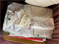 TABLE LINENS LOT