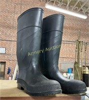 SIZE 9 RUBBER BOOTS