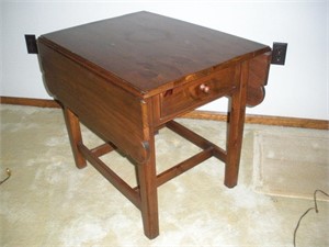 Pine Drop Leaf End Table  27x21/36x24 inches