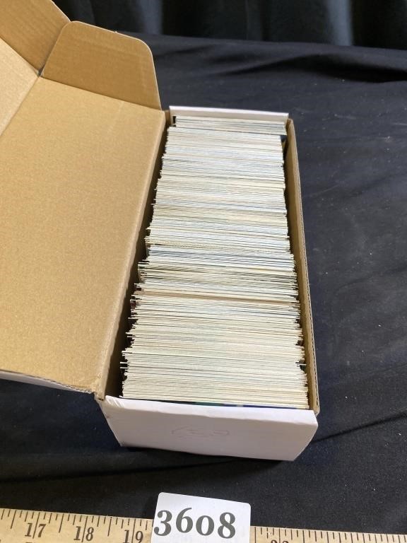 Box Full of over 500 Hockey Cards