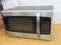 Emerson 1000 Watt Microwave Works Needs Cleaned