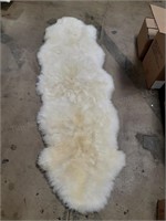 white fur rug