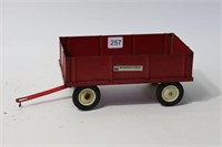 IH WAGON ERTL 1/16