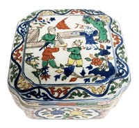 CHINESE PAINT DECORATED PORCELAIN BOX