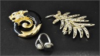 Vintage brooches, ring, see pics, note