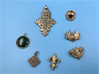 Assorted jewelry and broaches             (N 63)