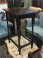 OAK OCCASIONAL TABLE