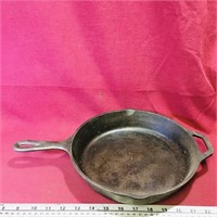 Vintage Lodge Cast Iron Frying Pan (10 1/2")