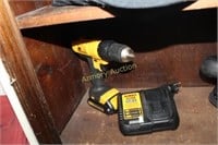 DeWALT DRILL W/ BATTERY AND CHARGER