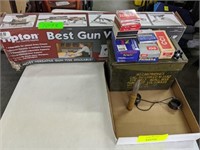TIPTON BEST GUN VISE, METAL AMMO BOX, (1000) WINCH
