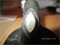Marked 925 Ring w/Mother of Pearl Stone-5.0g