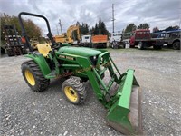 John Deere 3032E Tractor w/ Loader