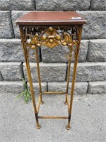 CUTE COLORED METAL ACCENT STAND