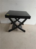 Side table matches the lot 1353 25x28x25