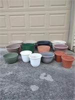 14 Plastic Pots