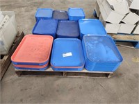 1 LOT, 9 STACKS OF BLUE AND RED PLASTIC TRAYS,