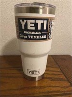 YETI 30 OZ TUMBLER WITH STANDARD LID- WHITE