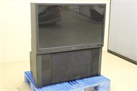 MITSUBISHI PROJECTION TV WITH REMOTE - WORKS PER