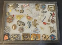Costume Jewelry Brooches Tray Lot