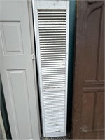 Two-piece louvered doors 16 1/2“ x 79“