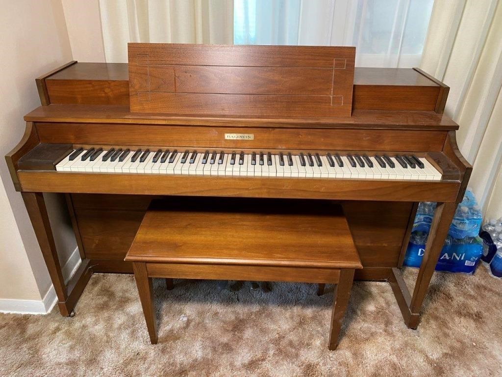 Baldwin console piano- Good condition