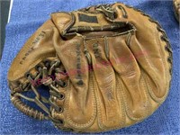 Old Bill Dickey Hutch catchers glove