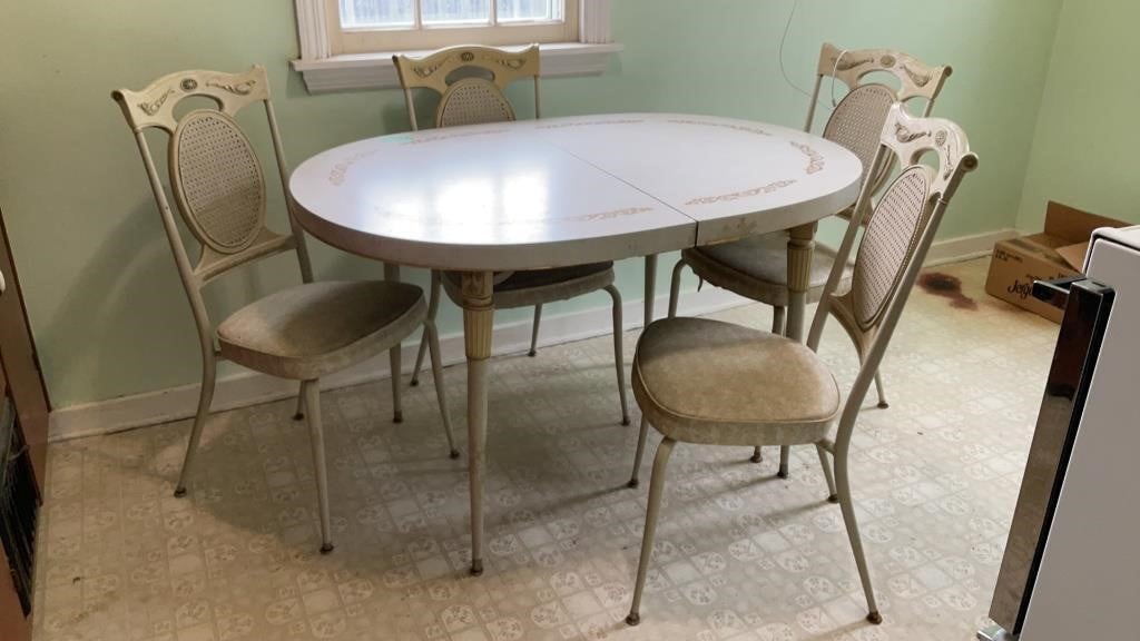 Vintage table and chairs 49 x 30 x29