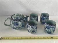 Modern Chinese teaset kettle and 4 cups 13A
