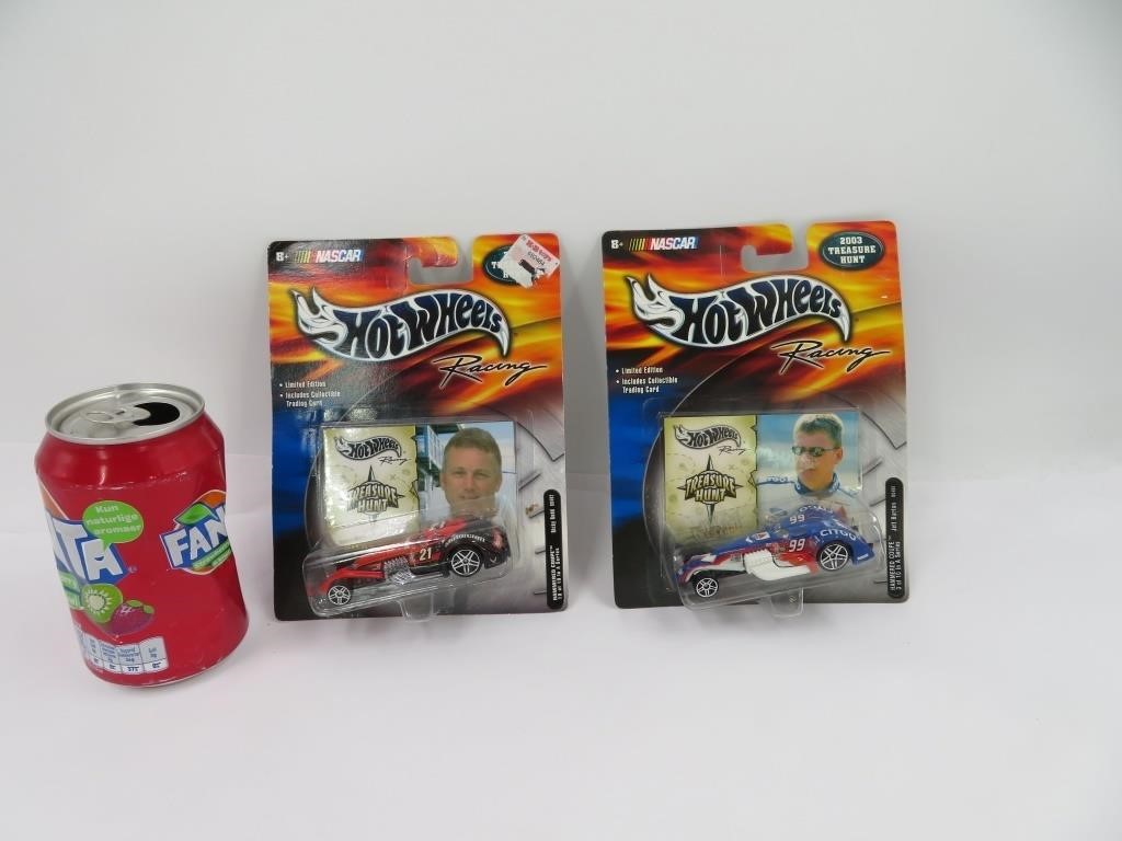 2 voitures die cast Hot Wheels Racing