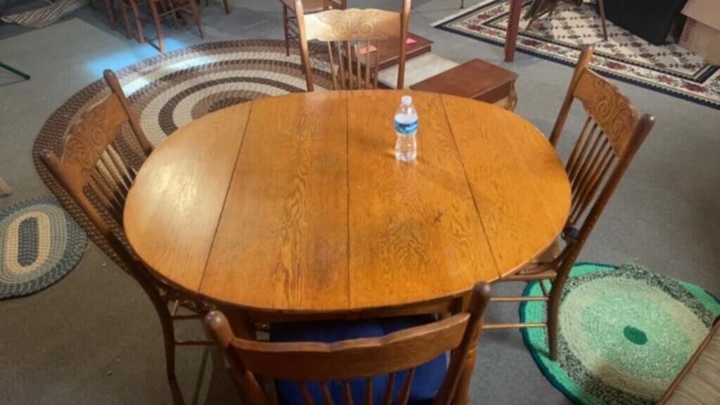 Oak Round Table 4 chairs 49 l x 41 1/2 w x 30 h