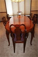 STANLEY FURNITURE CO. DINNING ROOM TABLE WITH