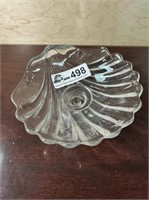 Clear clamshell serving dish