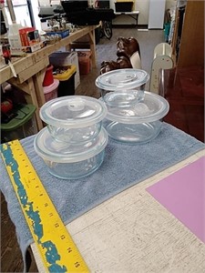 4 Pyrex bowls with lids