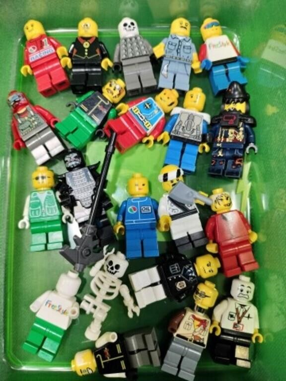 21 Lego figures