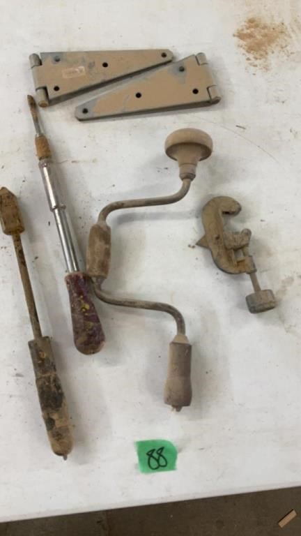Hinges, pipe cutter and old tools
