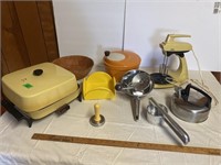 Miscellaneous kitchen lot/ see pictures