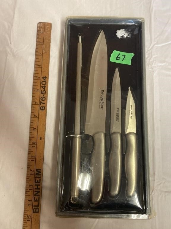 3 Devonport knives & file