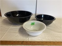 3 Pyrex bowls- see pictures