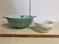 2 Amish Pyrex butterprint Cinderella bowls