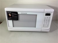 Frigidaire Model FFCE1439LW Microwave Oven