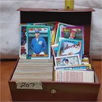 LOT OF BASEBALL CARDS