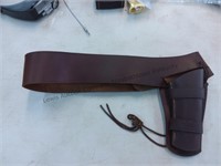 Very nice leather holster not marked as what fits