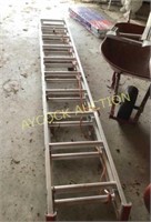 Extension ladder with ladder stabilizer