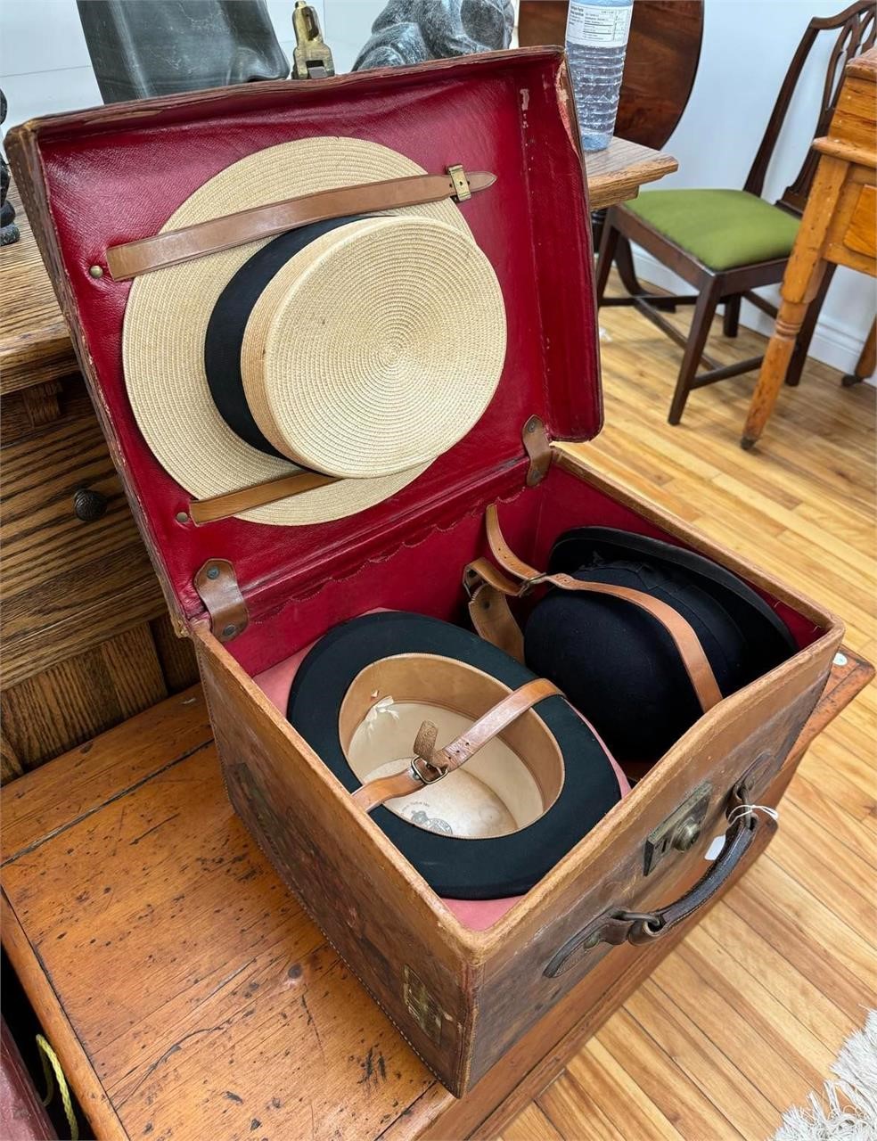 Hat Box / Top Hat & Bowler