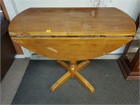Drop Leaf Table, does have scratch marks on top