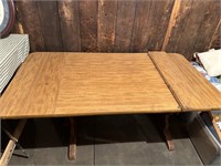 oak tressel table with 2 leaves