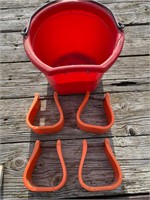 RED BUCKET W/ 4 PLASTIC ORANGE STIRRUPS